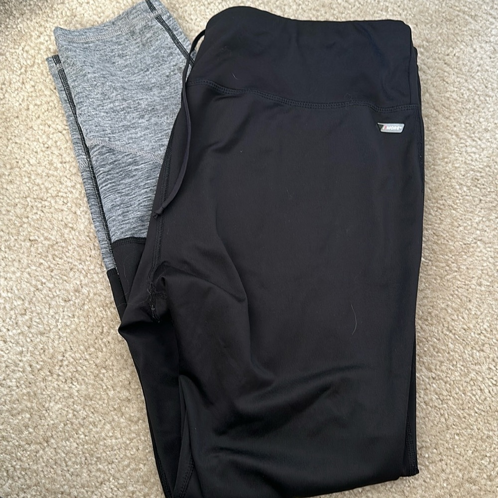 Women’s Danskin Now Fitted Workout Pants in Black and Gray Size L